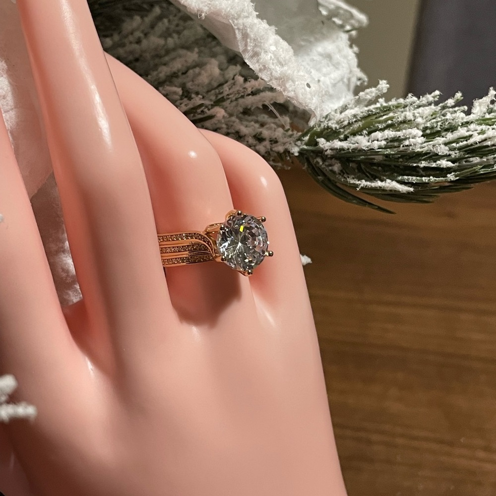 Stunning 18k Yellow Gold Plated Diamond Ring - Picture 4 of 5